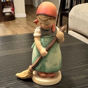 Goeble Hummel little sweeper Figurine